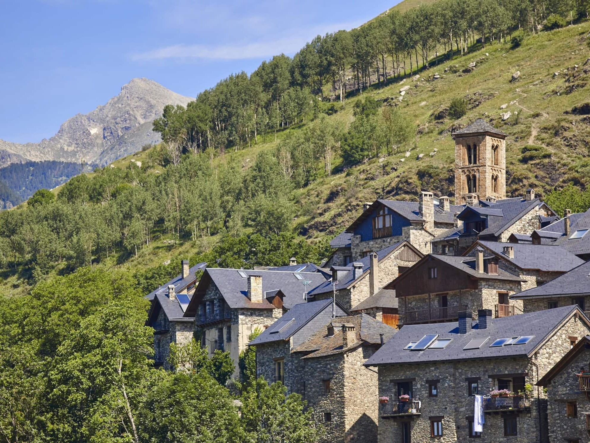 guils de cerdanya 3 scaled uai Compra y venta de casas y pisos La Cerdanya