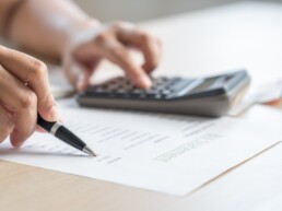 woman calculate bill budget payment home accounti 2025 01 09 08 31 04 utc min scaled uai Compra y venta de casas y pisos La Cerdanya